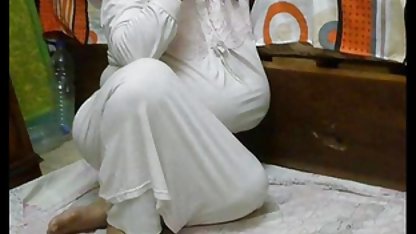 مادر زن, ساک زدن, سکس با زن چاق, مادر بزرگ شب عروسی سکس مادر پذیری کار را نشان می دهد